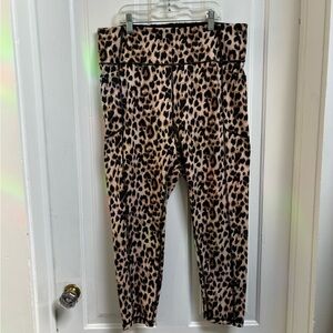 PINK By Victoria's Secret Leopard Print 3/4 Yoga Leggings  Women’s Size XLarge